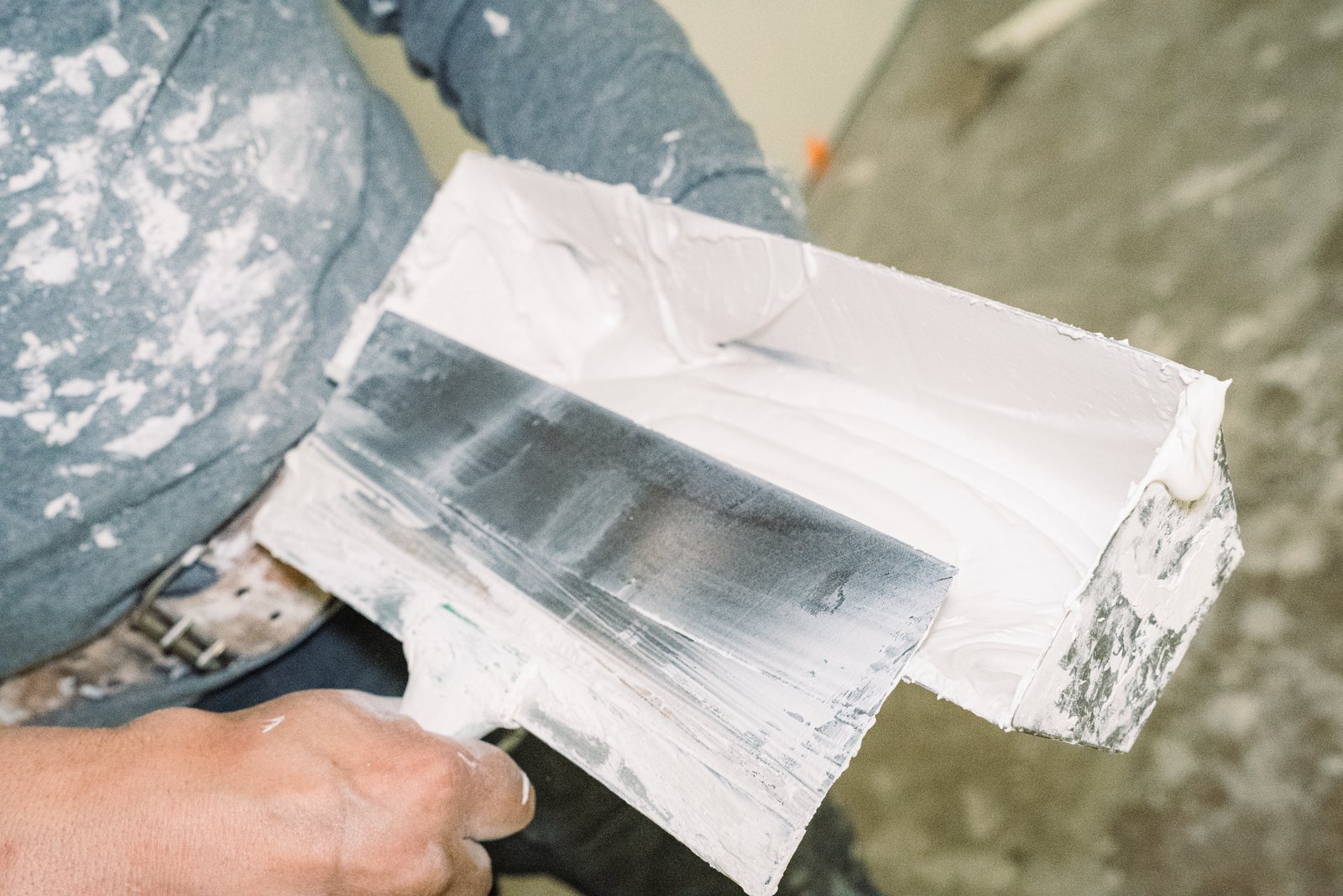 Drywall knife and pan with mud